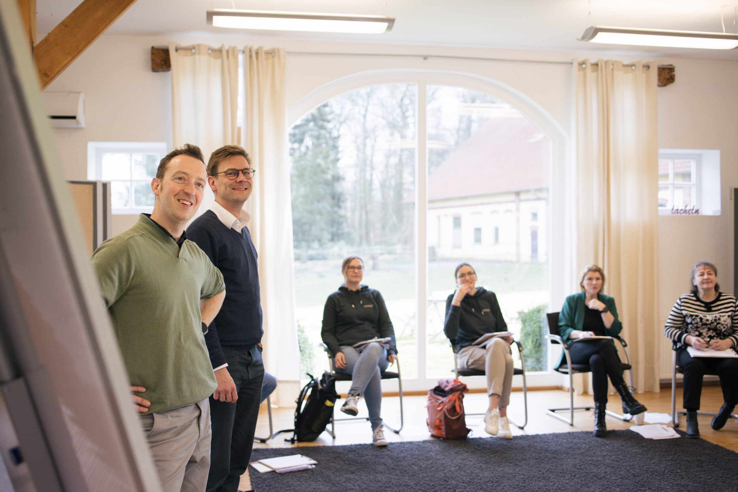Michael Tiedt und Jan Siebenmark im Workshop mit dem abinitio-Team